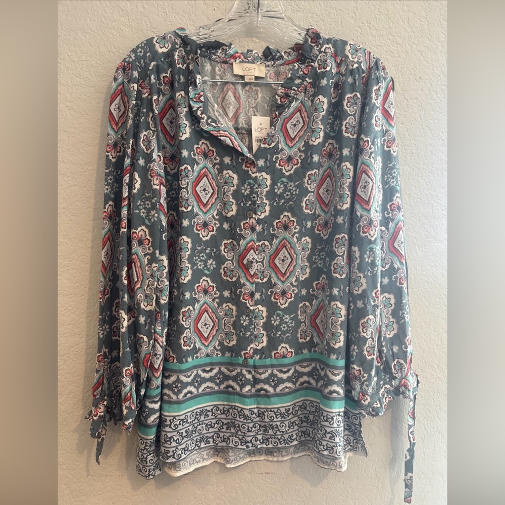LOFT Women's Geometric Blouse - Blue and Red Size M. 012026-0043